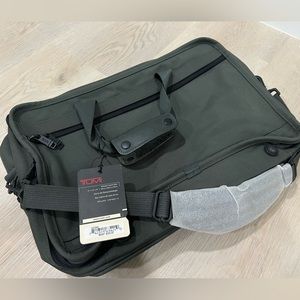 Tumi Deluxe Travel Tote, Army Green